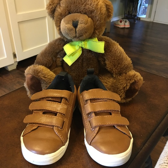 Old Navy Toddler, Triple Strap Dress Sneaker; sz 7 - Picture 1 of 7